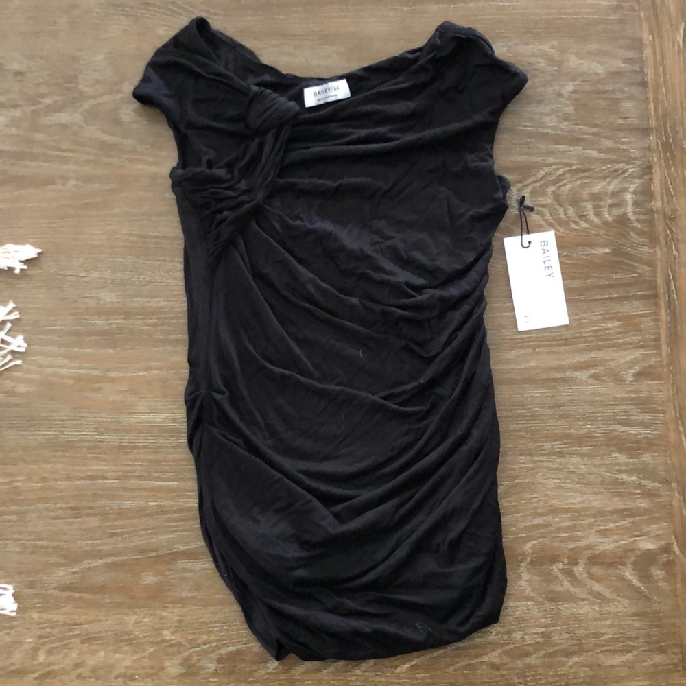 Bailey 44 black top ! NWT